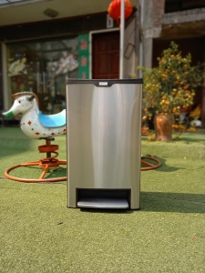 Thùng rác inox đạp chân 40 lít